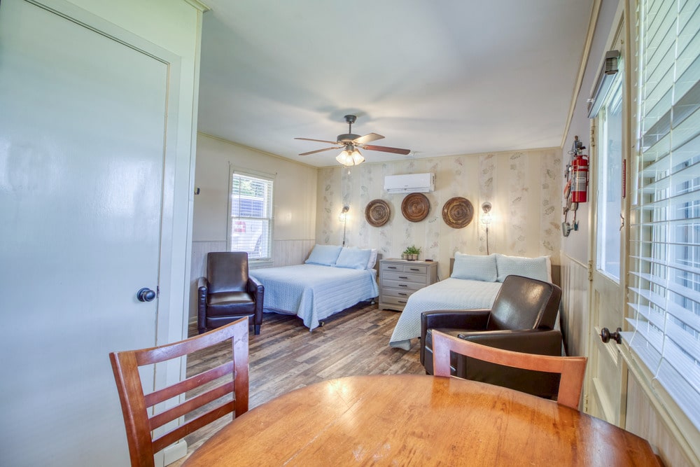 Cabin 5 Gallery 6-min