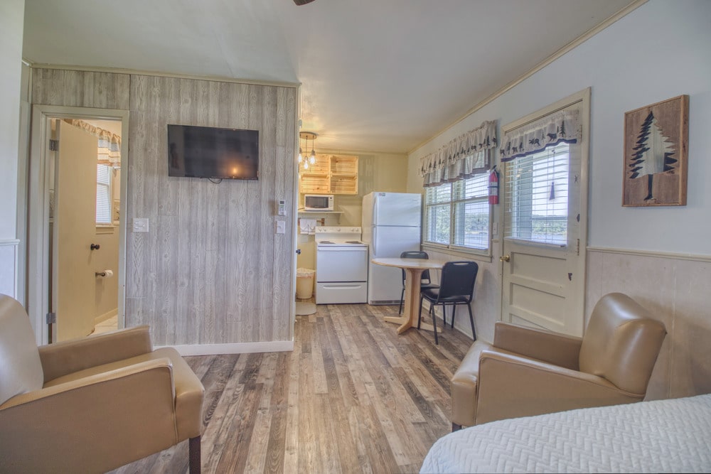 Cabin 6 Gallery 3-min