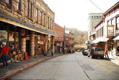 Eureka Springs, AR (26 miles)